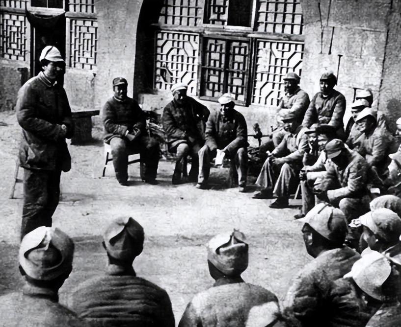 1942年毛*东泽**说延安经济难，*少奇刘**万两黄金送到，铁道游击队护送