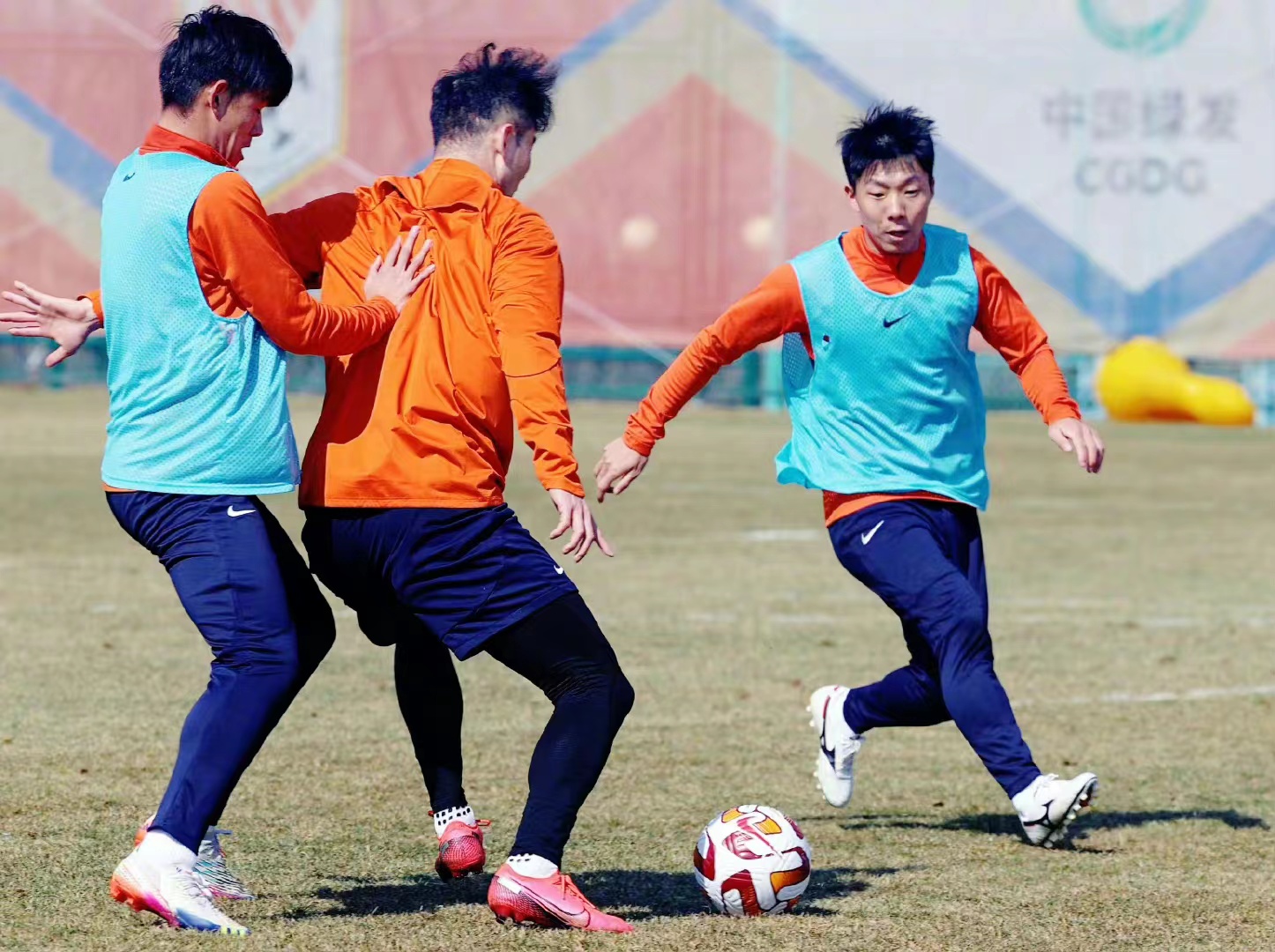 泰山金敬道进球,金敬道因伤退出东亚杯足球比赛