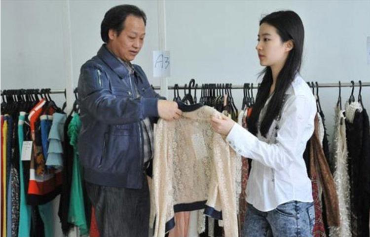 刘亦菲杨采钰比较 (刘亦菲陈金飞杨采钰微博)