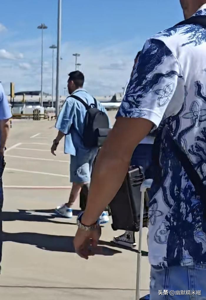 梅西抵达北京首都机场,梅西北京连过四人全场沸腾