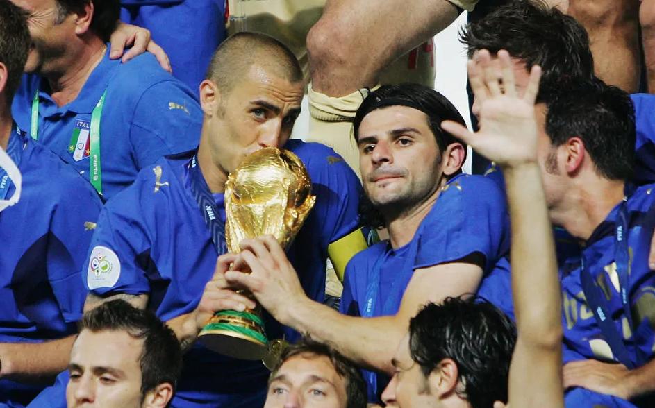 历经最黑暗的世界杯之后，他率领全队赢得下届冠军