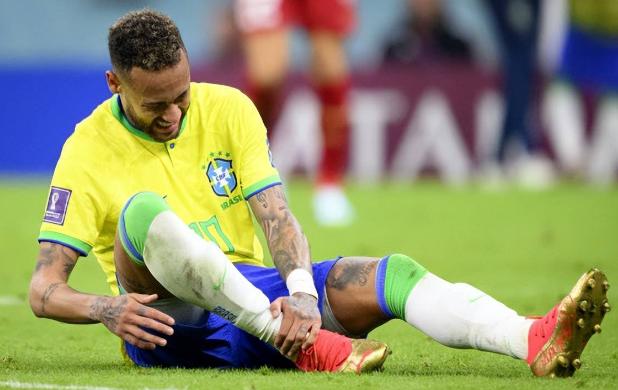 贫民窟里产凤凰，他们没有特供的海参，却成了顶级球星