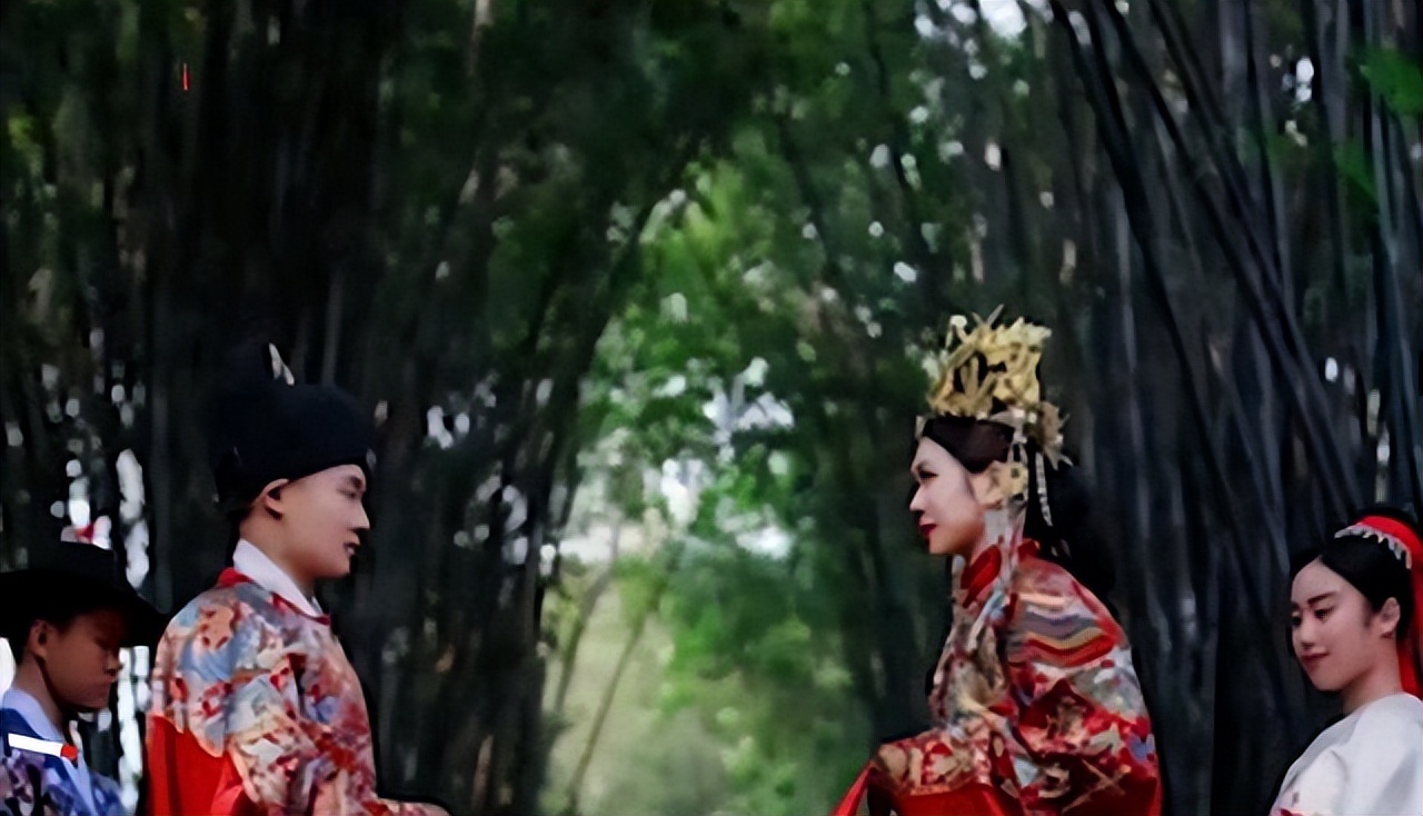 00后女生兼职伴娘,00后女大学生兼职一天月入过万