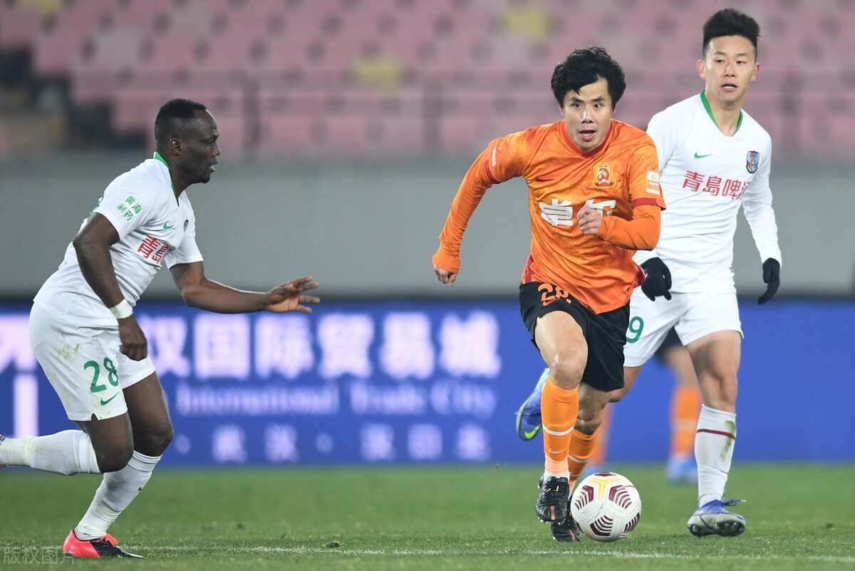 蒿俊闵踢球之路,低调勤勉的蒿俊闵