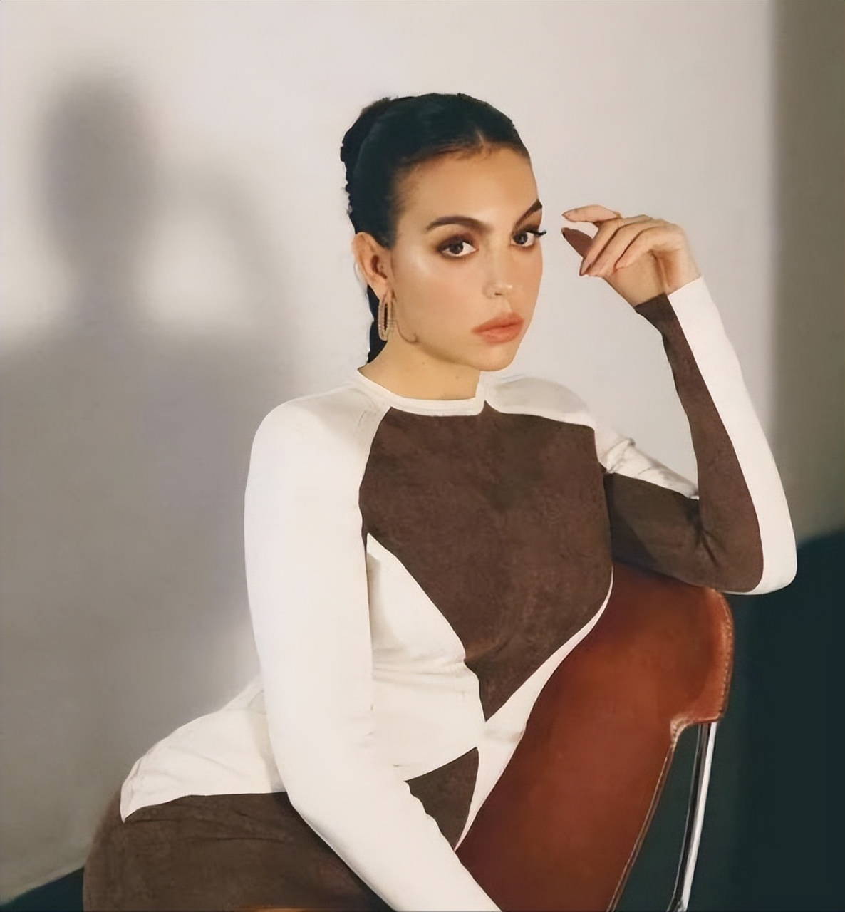 乔治娜晒c罗亲吻她脸颊照,乔治娜晒与c罗合照一生挚爱