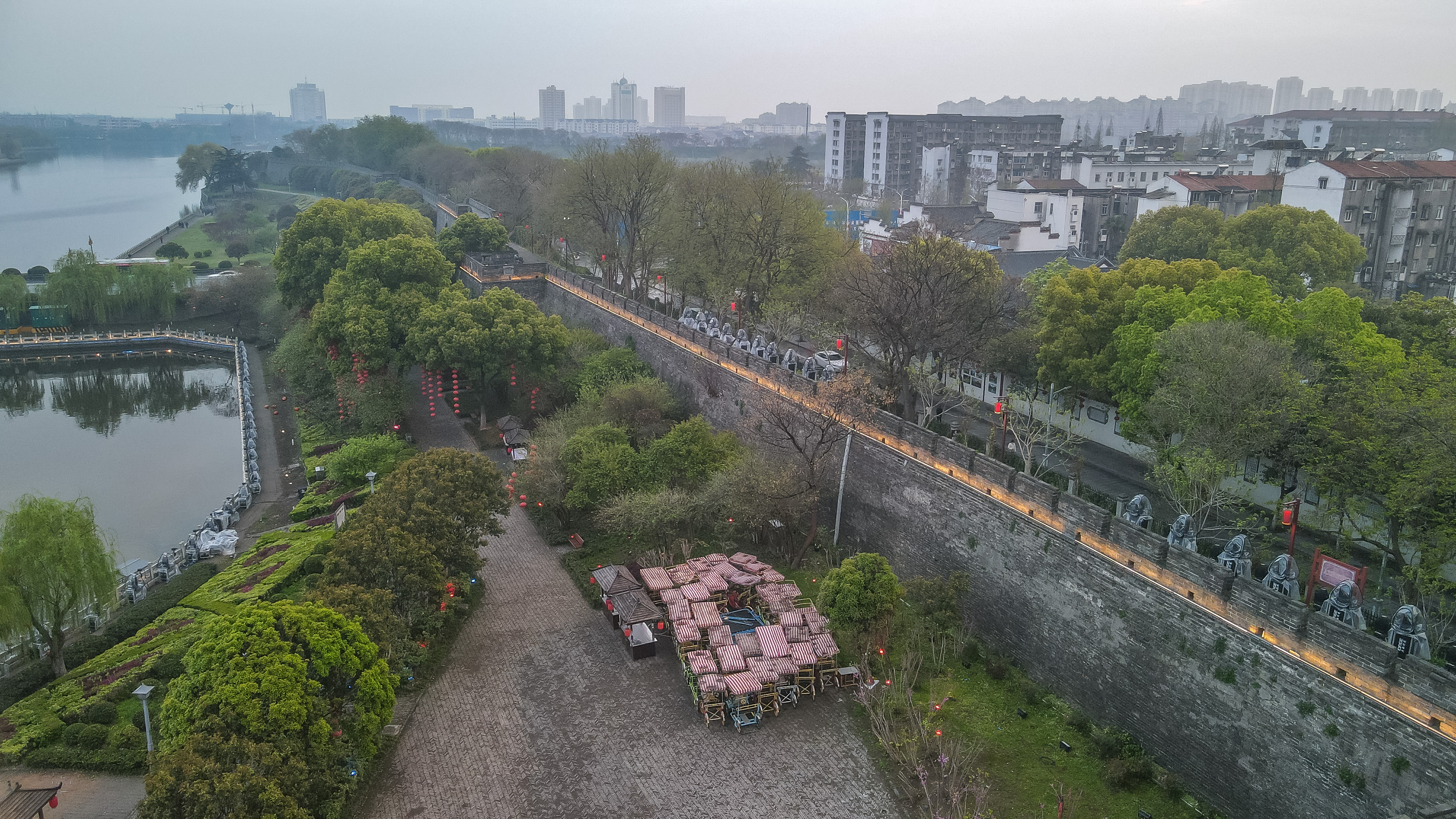 荆州古城墙的历史和照片,襄阳古城墙和荆州古城墙哪个完整