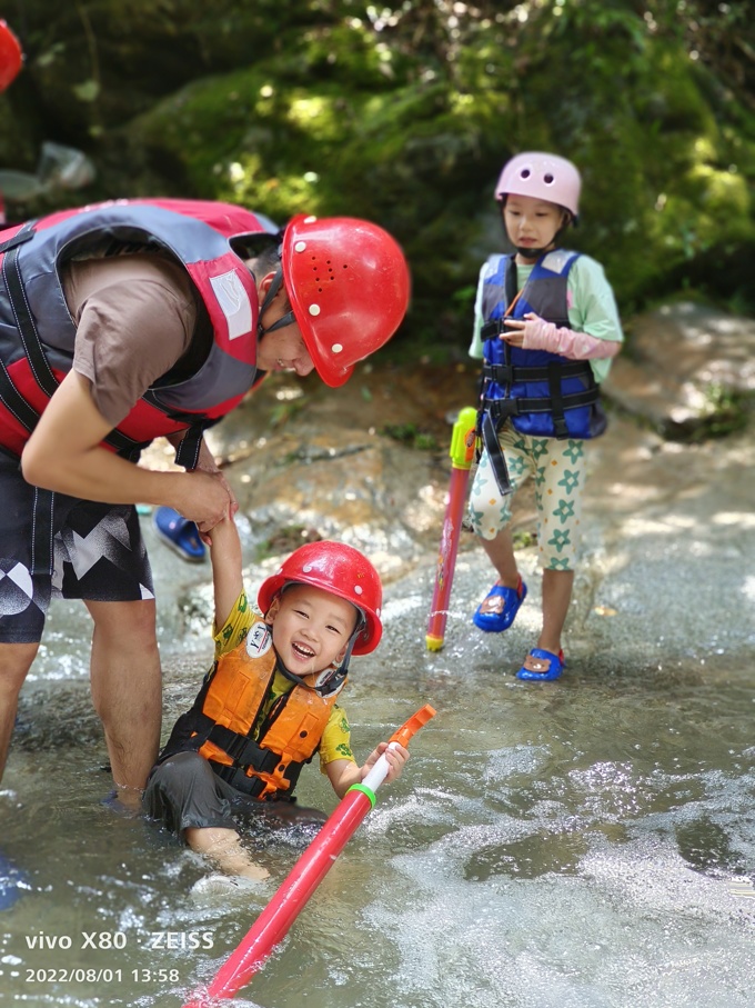 桑拿泡澡适合带小孩的地方,长沙避暑免费溯溪