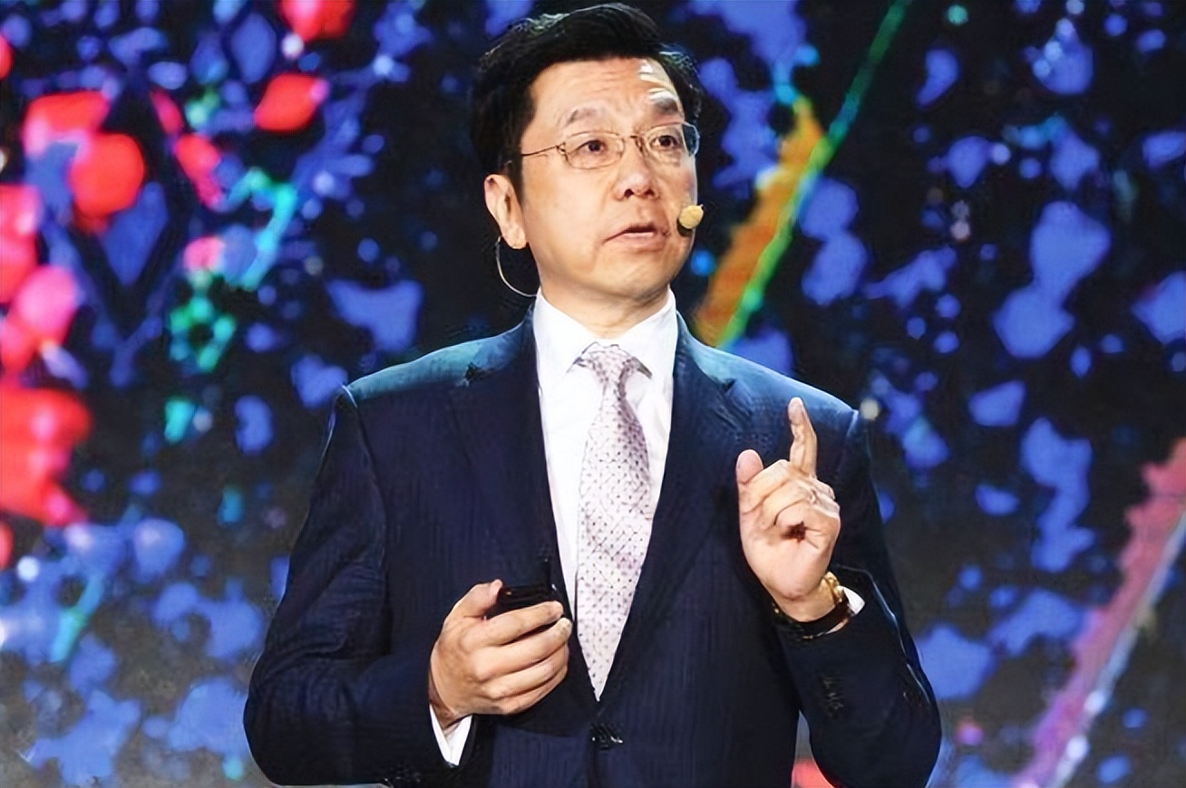 毅然拒绝美国，把864家公司带回祖国，只为告知世界：我是中国人