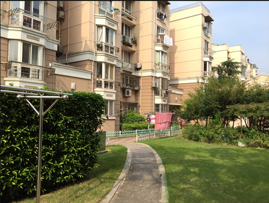 江苏救助女孩,女工救助男孩不求回报