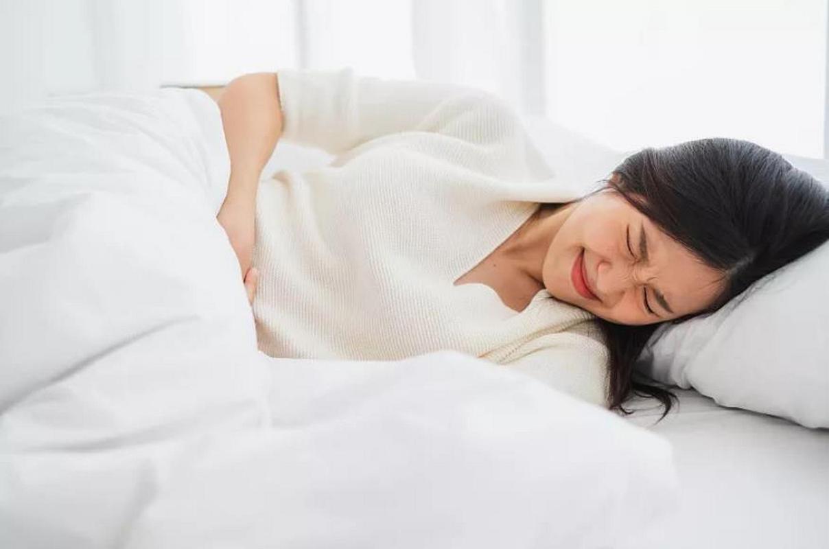 女人摘掉卵巢后与正常女人的区别,女性摘掉子宫会显老吗