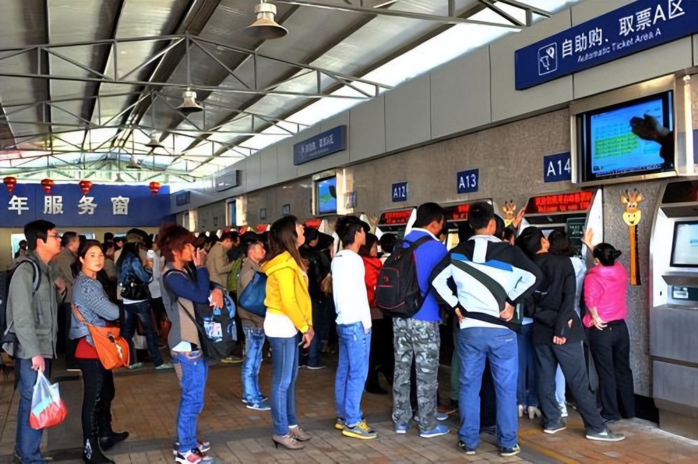 为什么火车站每天都有那么多人,为什么火车站晚上那么多人