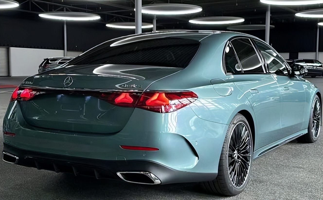 奔驰e白色内饰加价吗,全新奔驰e价格2024