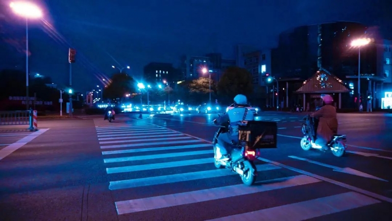 《张家港》，一部自带热度的电影