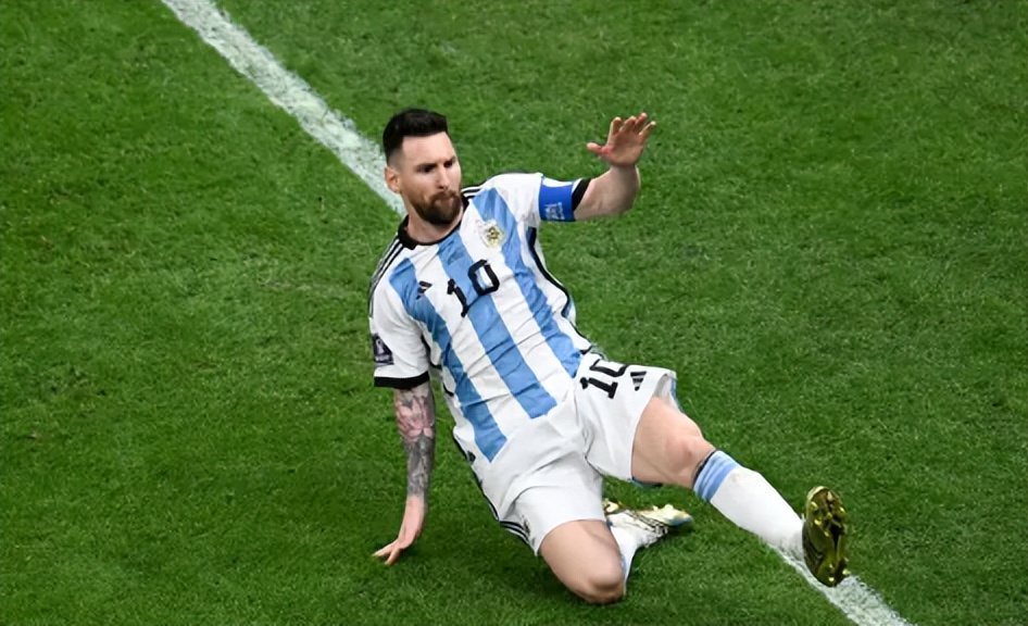 精彩至极的决战！梅西姆巴佩巅峰对决，一代球王就此登基！