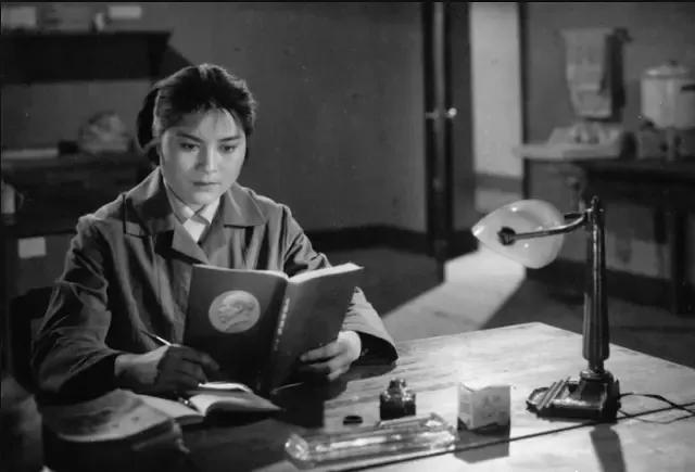 老电影海燕,老电影两个小足球队1956插曲