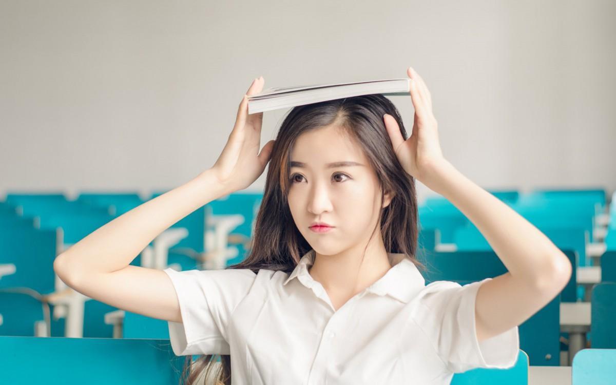 21岁女学生，偷用卫生棉条被卡住，去医院求助，医生苦笑：用错了