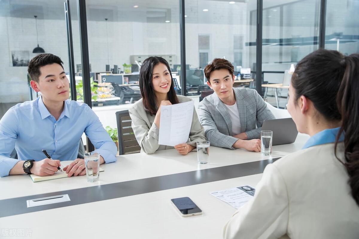 应届毕业生找工作要准备简历,应届大学生就业招聘信息