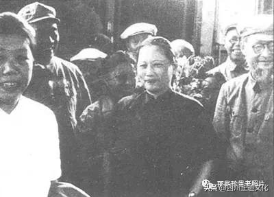 老照片纪念宋庆龄诞辰129周年