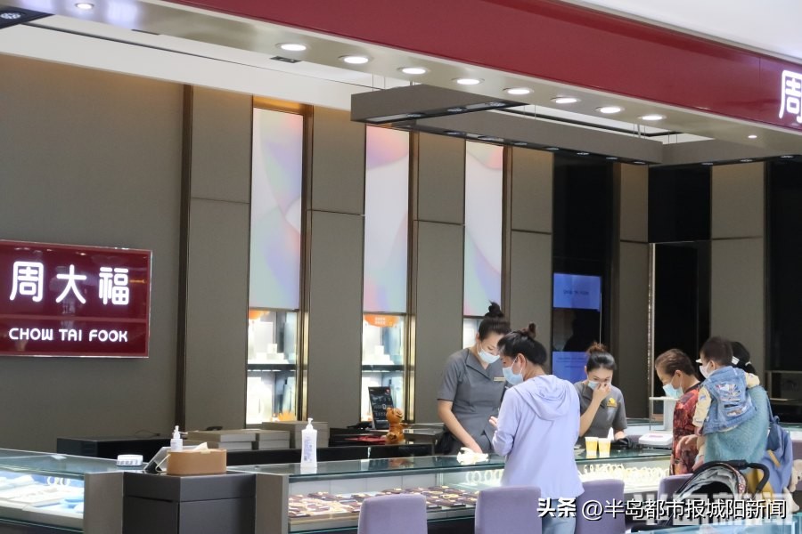 国庆黄金周过半消费市场持续火爆,探访“五一”黄金消费市场