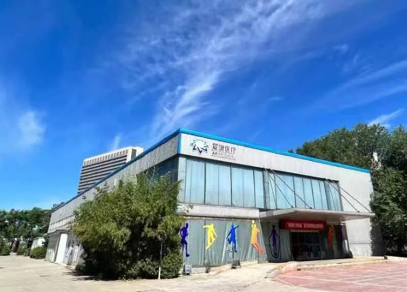 驻昌企业研发的国内首个“金属3D打印胫骨平台系统”获批上市