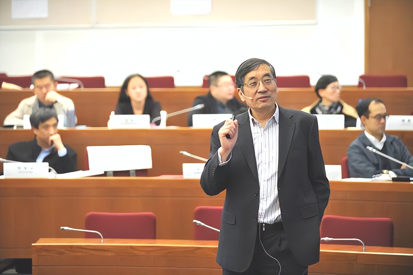 主业副业同时兼顾怎么讲,副业和主业同时进行更合理