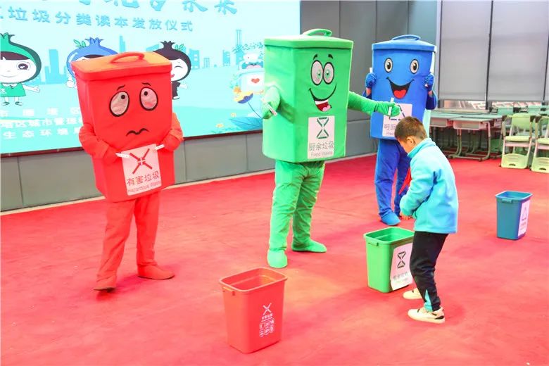 垃圾分类让我们的校园更多彩,垃圾分类童心同行