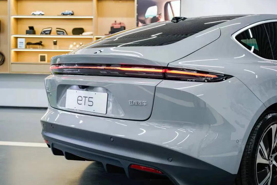 蔚来et5最新最佳购车方案,终身免费换电的车型