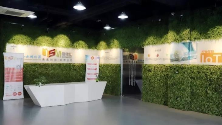 上海董事长：曾开发联想第一台手机，推出产品成“全球首款”，向母校捐赠百万