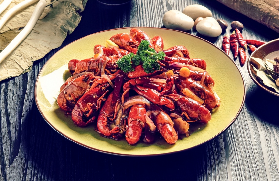 吃小龙虾手辣疼了怎么办,吃小龙虾辣的手疼