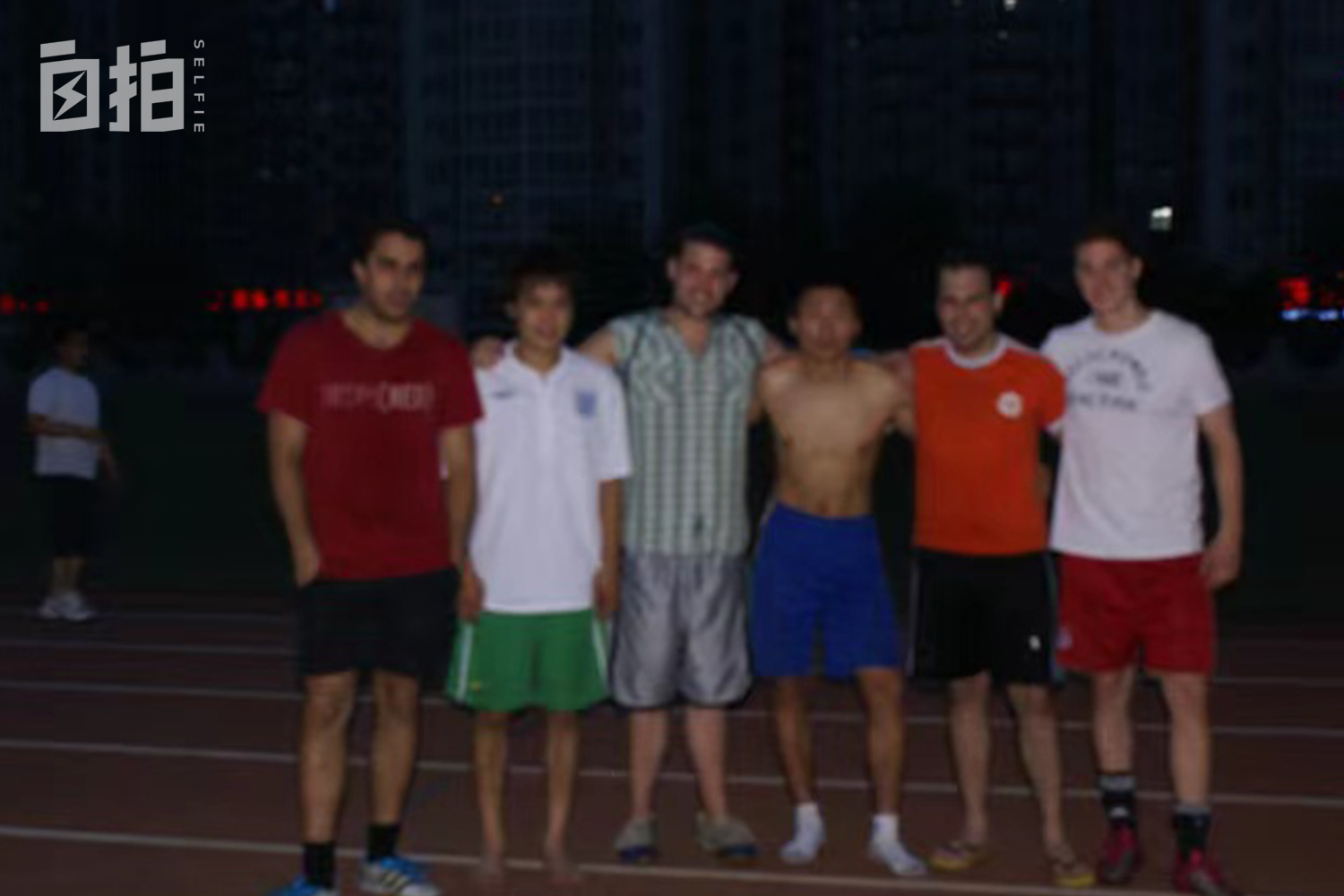 我从几岁开始踢足球,多少岁可以踢足球职业联赛