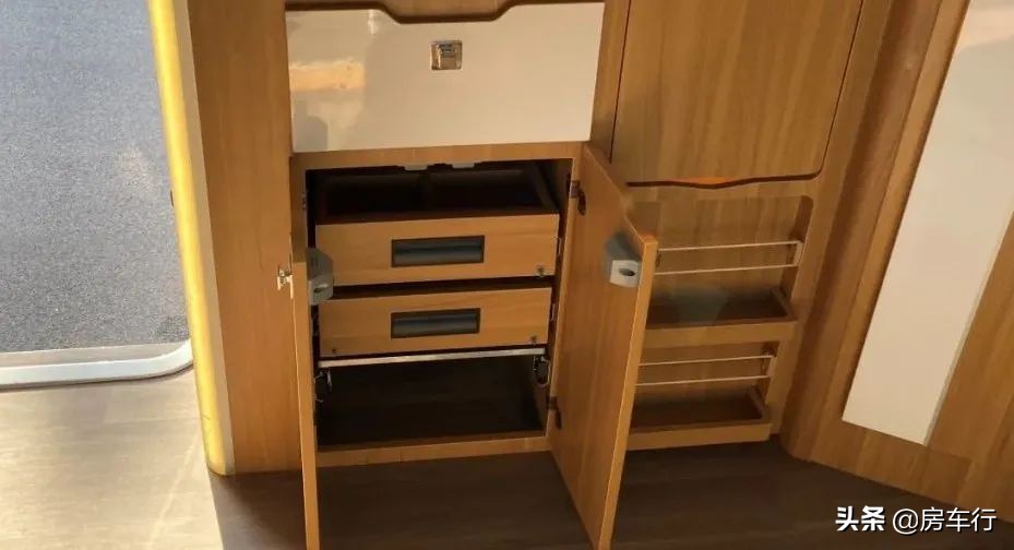 全新细节升级,更大休息空间,老约翰2022款定制版房车来了