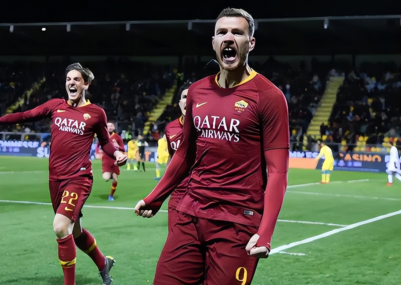 皇马看台最美风景线!9大巨星女伴亮相,个个肤白貌美身材傲人