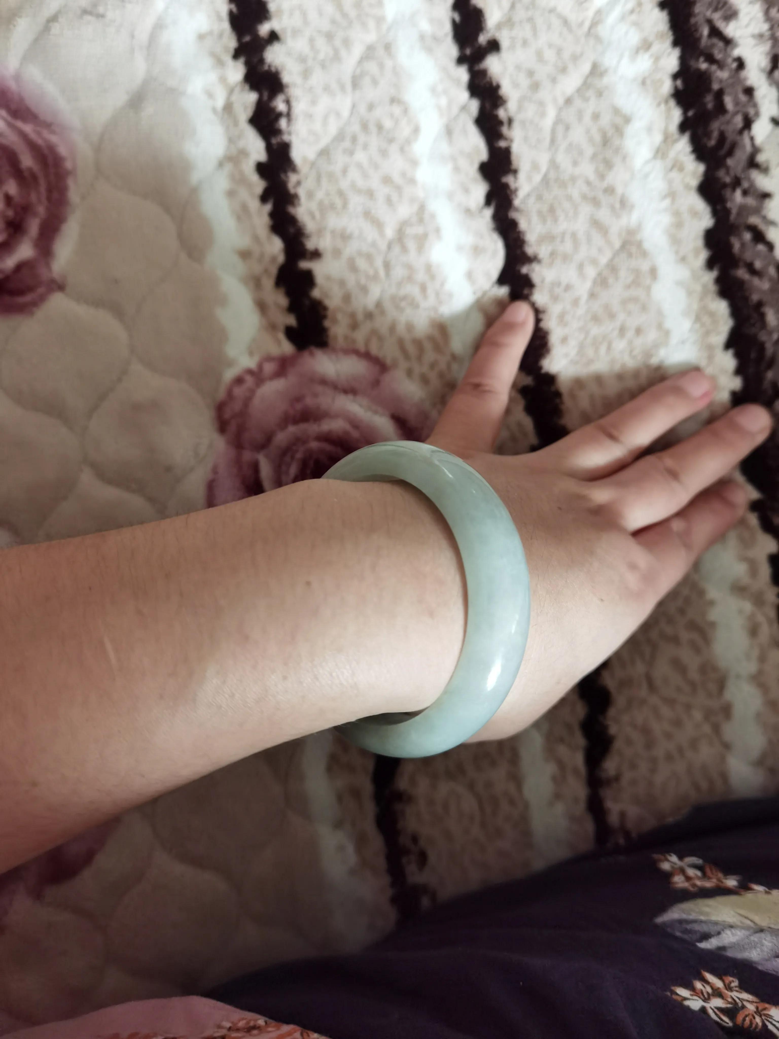 玉镯子哪个牌子好,什么样的玉镯子是好的