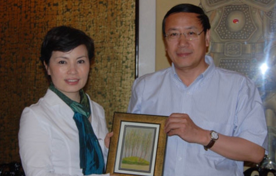 央视主播李瑞英儿子坠楼,央视主播李瑞英儿子坠楼后怎样了