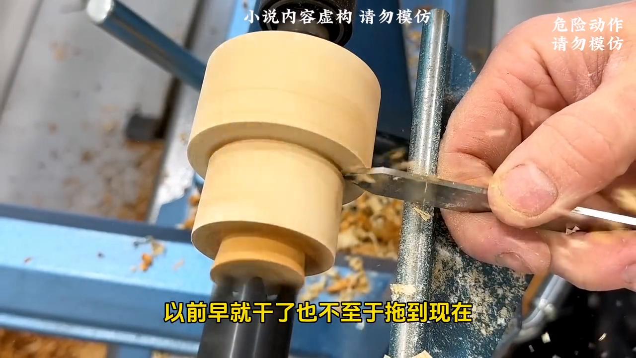 面对舔了10年的校花,我却当着全班的面给了她900个*逼大**兜