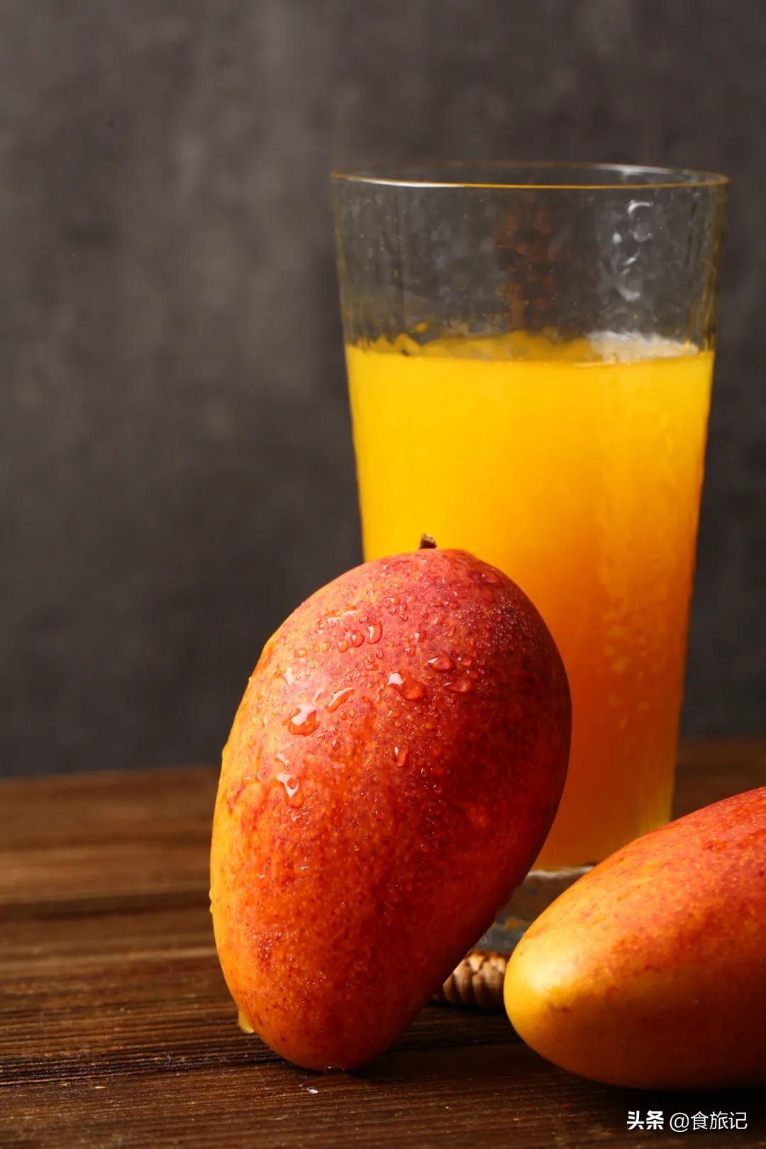 海南贵妃芒树上自然熟,海南三亚树上熟得贵妃芒