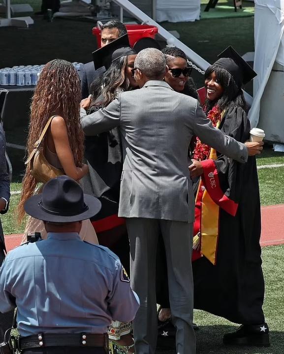 奥巴马女儿毕业于哪个大学,奥巴马长女读哈佛