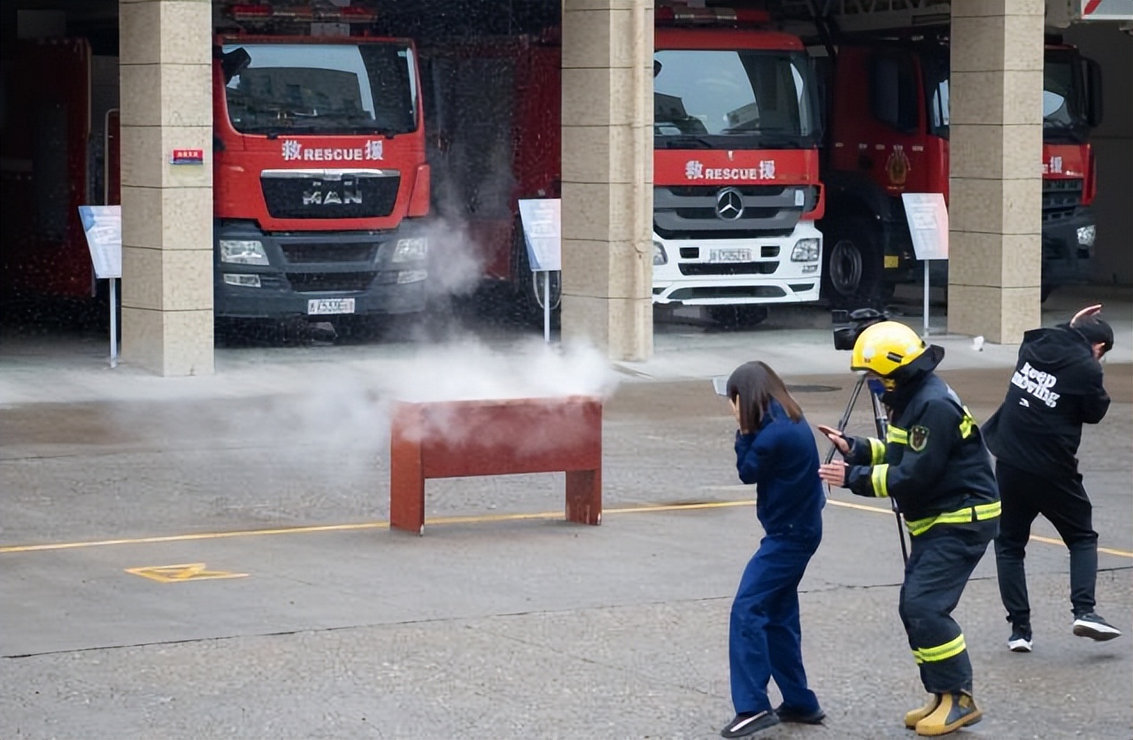 消防课堂食用自热火锅报警,自热小火锅安全性