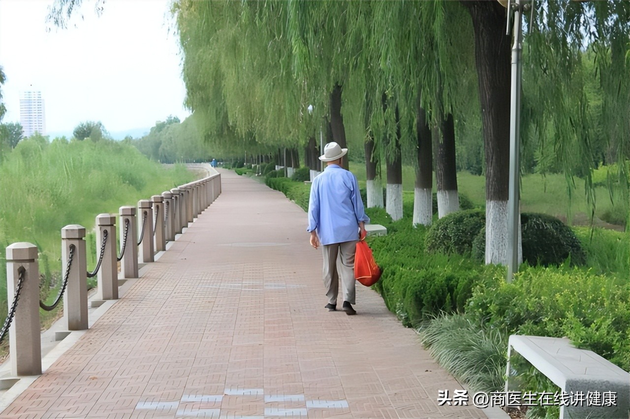 老年人如何缓解膝盖的疼痛,中老年人突然膝盖痛是什么原因