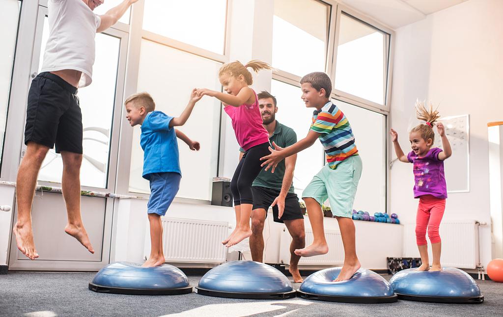 改善圆肩驼背的瑜伽体式,改善圆肩驼背的健身动作