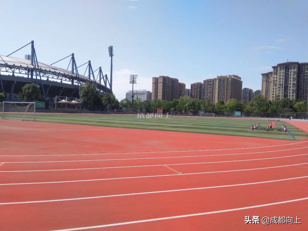 被吹爆的成都国际城南，居然没有拿得出手的体育场馆？