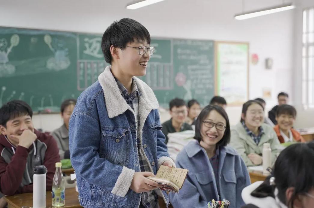 来自东北农村的机械师方力频，立志研发利国神器，拒绝卖给老美