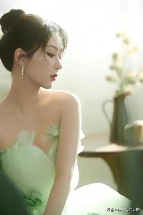 杨紫的惊艳写真照,杨紫牛仔短裤写真照片