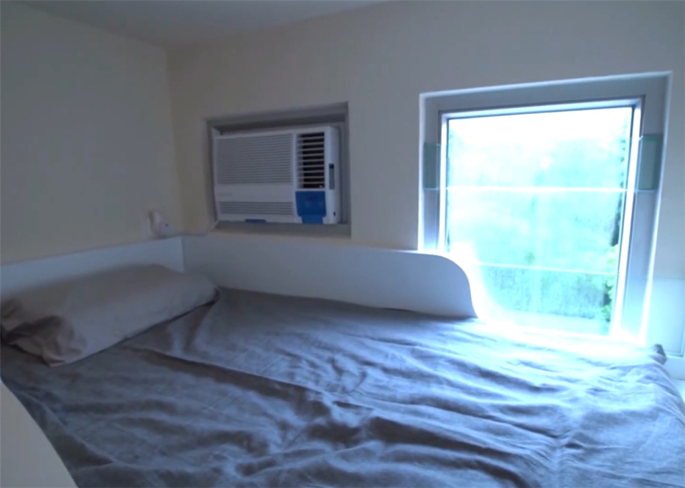 香港一家4口居住110尺劏房,香港一家五口住在豪宅