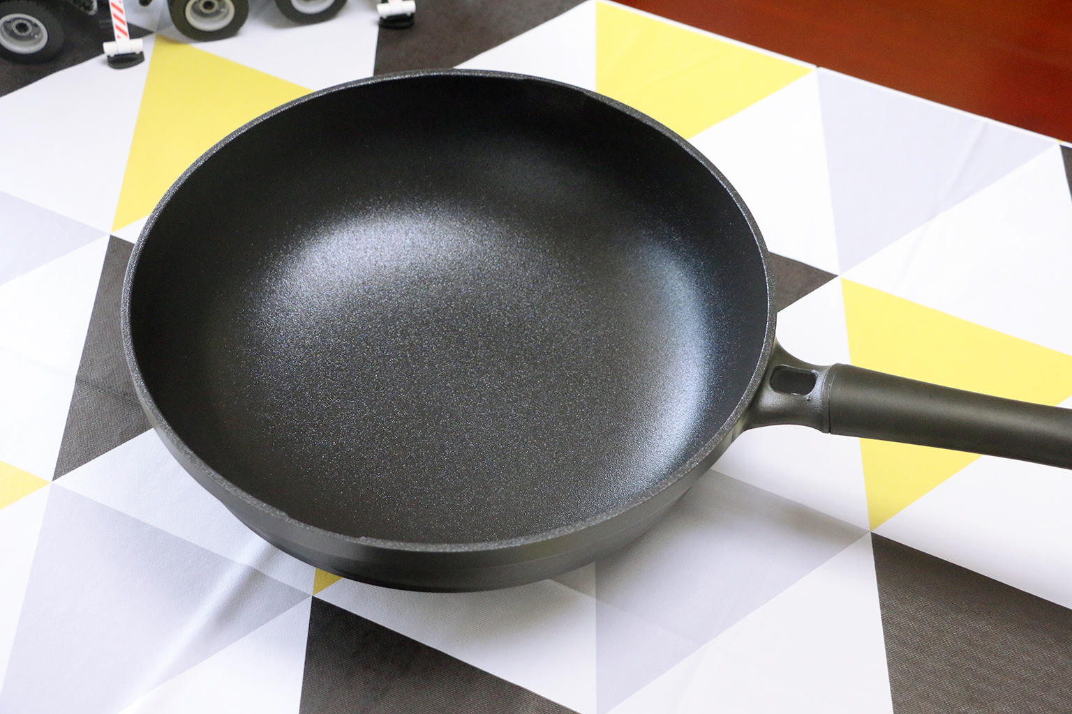 不惧铁铲的铁锅,九阳大魔王爆炒不粘锅测评