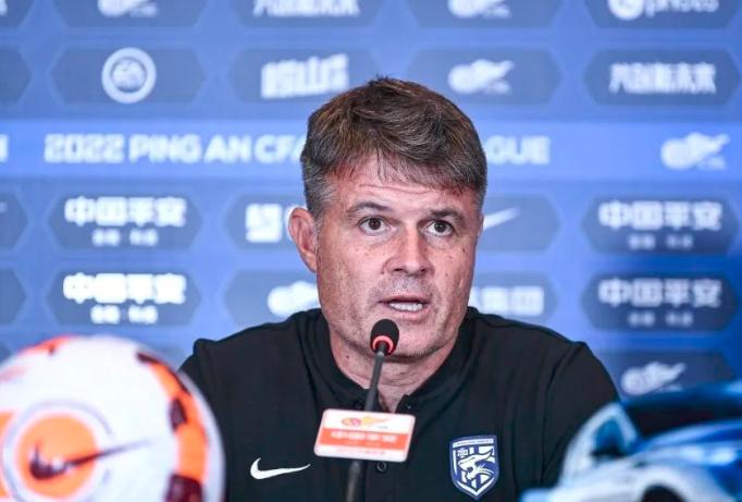 佩德罗不再执教武汉三镇,佩德罗三镇最后一场比赛