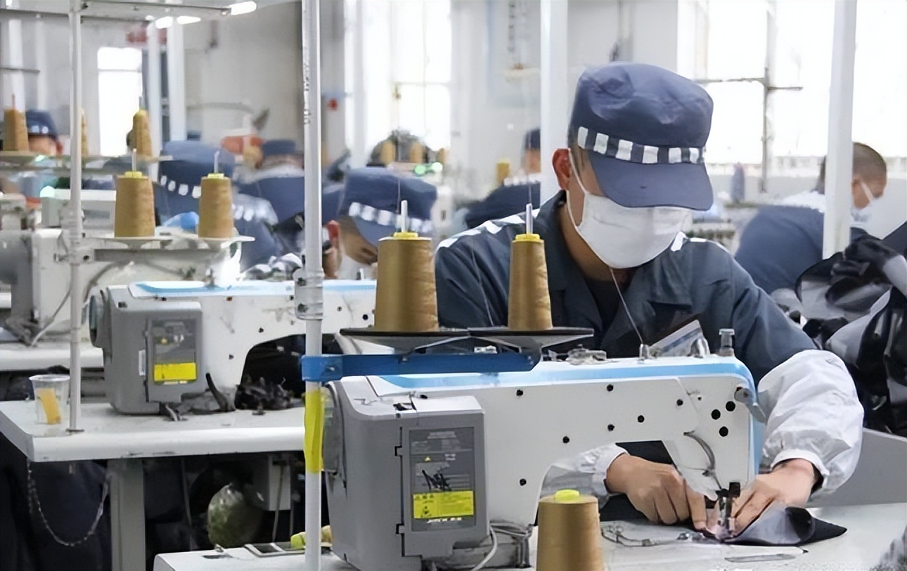 吴亦凡工作室前员工遭歧视，受牵连后投简历无人录用，全年零收入