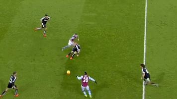 巴萨游子归来！看他就像看人类足球进化史：用了7年走出石器时代