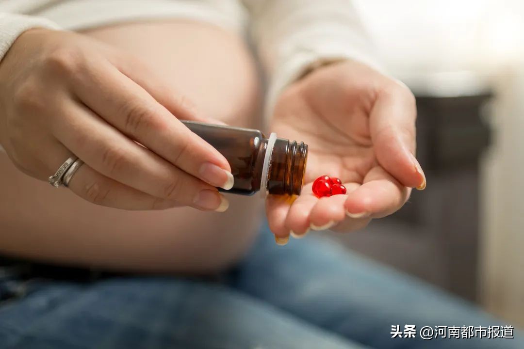 孕妇奥密克戎感染后有什么症状,孕妇肚皮感染真菌有什么症状