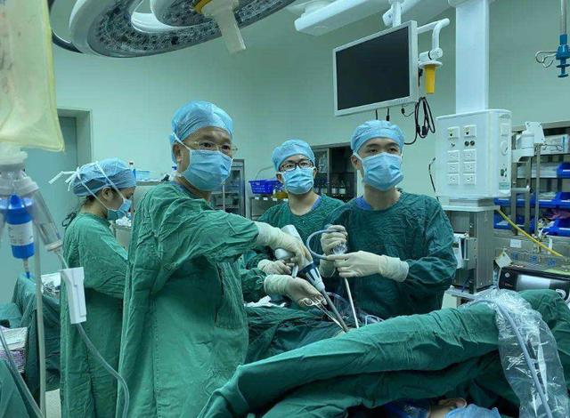 手术时，医生切开的伤口怎么不流血？说出真相